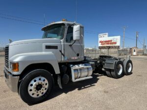 Mack Pinnacle Day Cab