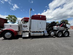 2002 Peterbilt 379 Wrecker Tow Sleeper Truck