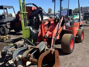 2005 Kubota R420S Tractor