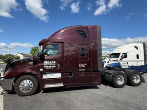 2023 Freightliner Cascadia 126 Sleeper Truck