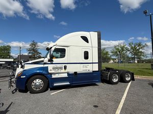 2023 Freightliner Cascadia 126 Sleeper Truck