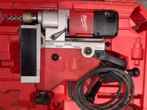 Milwaukee 4272-21 1-5/8 in. Electromagnetic Drill Kit