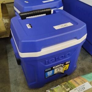 Igloo Profile 16 Roller Hard-Sided Cooler - Blue