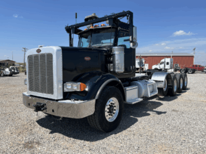 2011 Peterbilt 367 Tri-Drive
