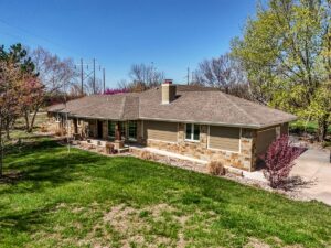 9463 SW Lois Rd.