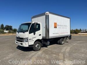 2017 Hino 155 Box Truck