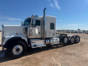 2022 Kenworth W900 Tri Axle