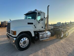 2016 Mack CXU613 Sleeper Trucks