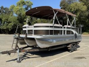 Bankruptcy Auction of 2017 Bennington G23 Tritoon Boat with 2017 Trailer